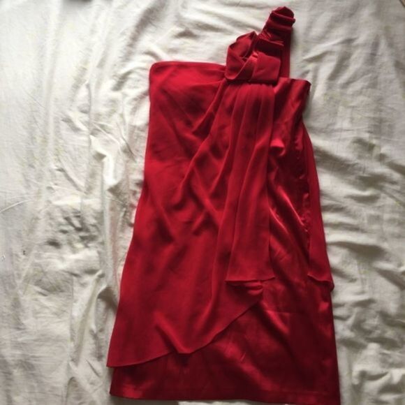 Max and Cleo β’ One Shoulder Red Dress - Picture 4 of 6